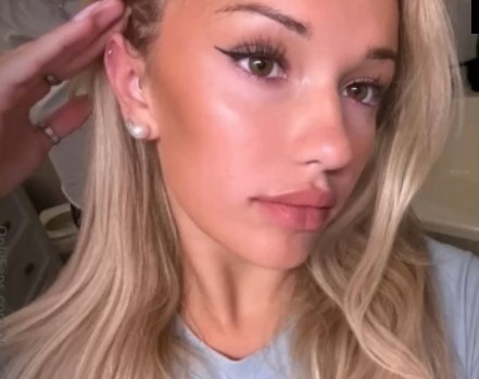 Breckie Hill boobs reveal Hot Video